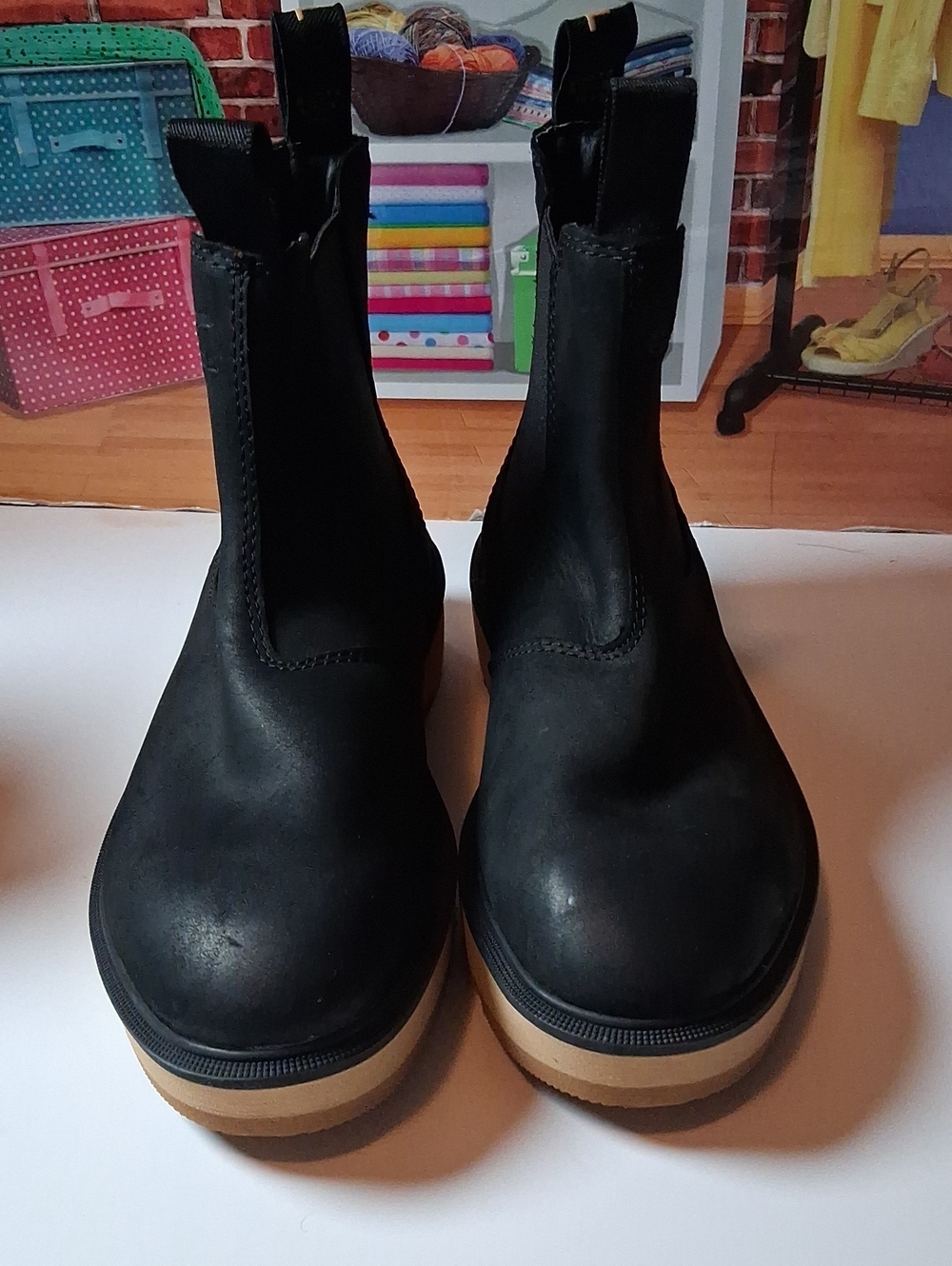 Sorel Black Leather Chelsea Ankle Boots with Tan Sole
